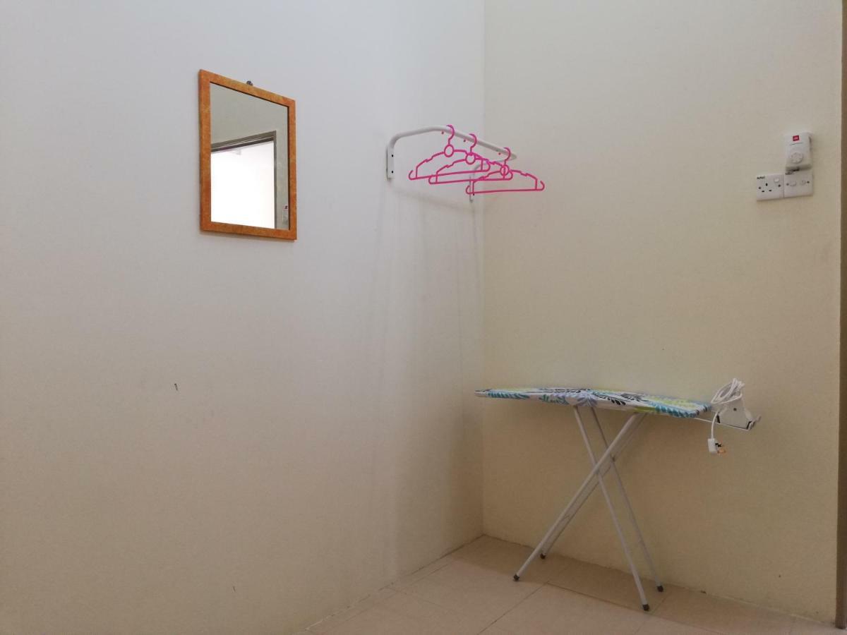 Neesa Homestay Bukit Gambang-Muslim Zewnętrze zdjęcie