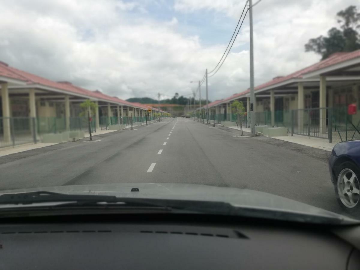Neesa Homestay Bukit Gambang-Muslim Zewnętrze zdjęcie