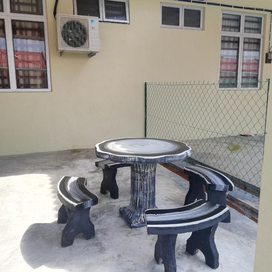 Neesa Homestay Bukit Gambang-Muslim Zewnętrze zdjęcie